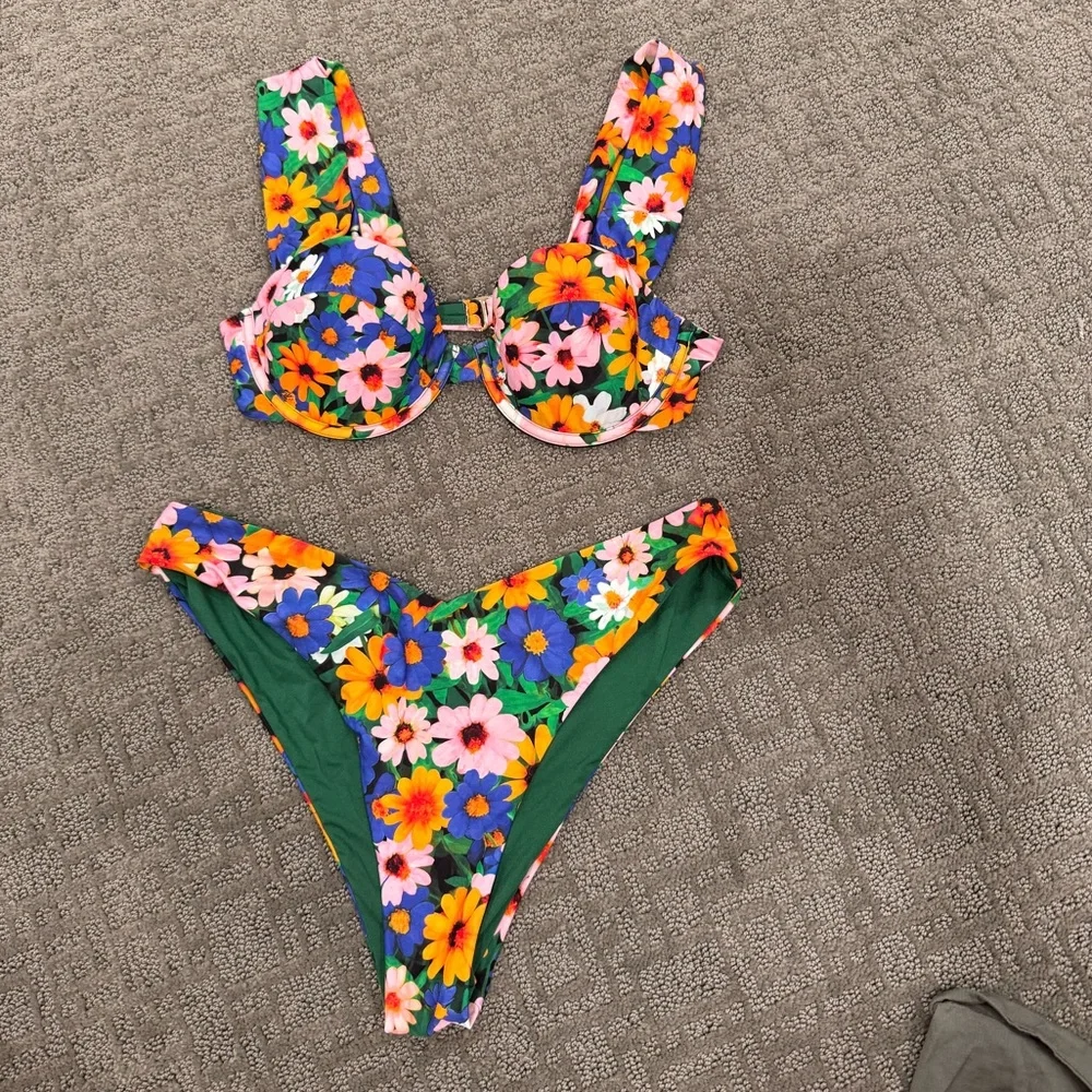 M WeWoreWhat Bikini - Picture 2 of 11